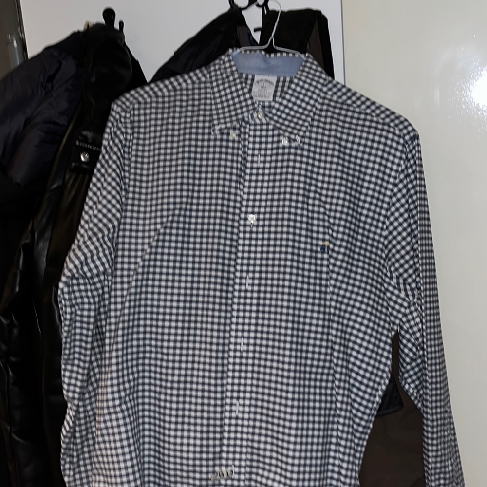 Brooks brothers button down. Colors include blue and white. Size L, Regent